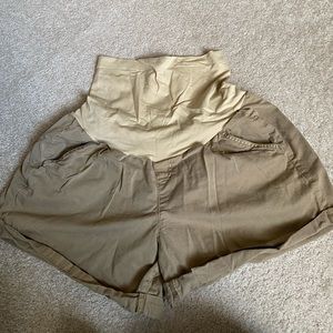 A glow khaki shorts